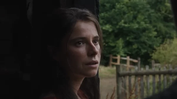 映画『ハムネット』で主人公アグネスを演じるジェシー・バックリー