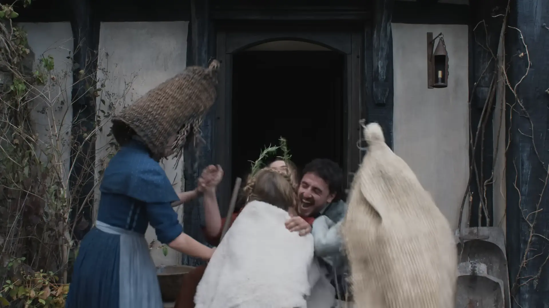 映画『ハムネット』で、天才劇作家としてではなく一人の夫・父親としてのウィリアム・シェイクスピアを演じるポール・メスカル