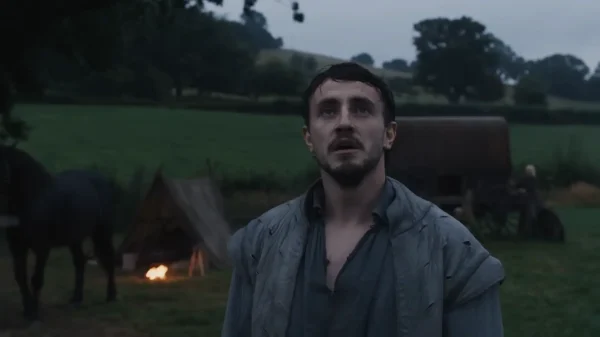 映画『ハムネット』で自身の個人的な感情や悲しみを役に投影し、繊細な演技を見せるポール・メスカル