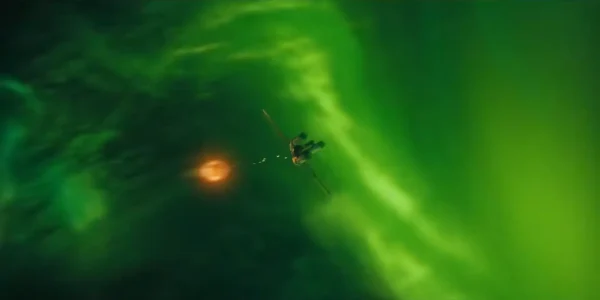 暗黒の宇宙空間を、後方から強烈な光（ペトロヴァ・ライン）を一直線に放ちながら猛スピードで進んでいく宇宙船「ヘイル・メアリー号」