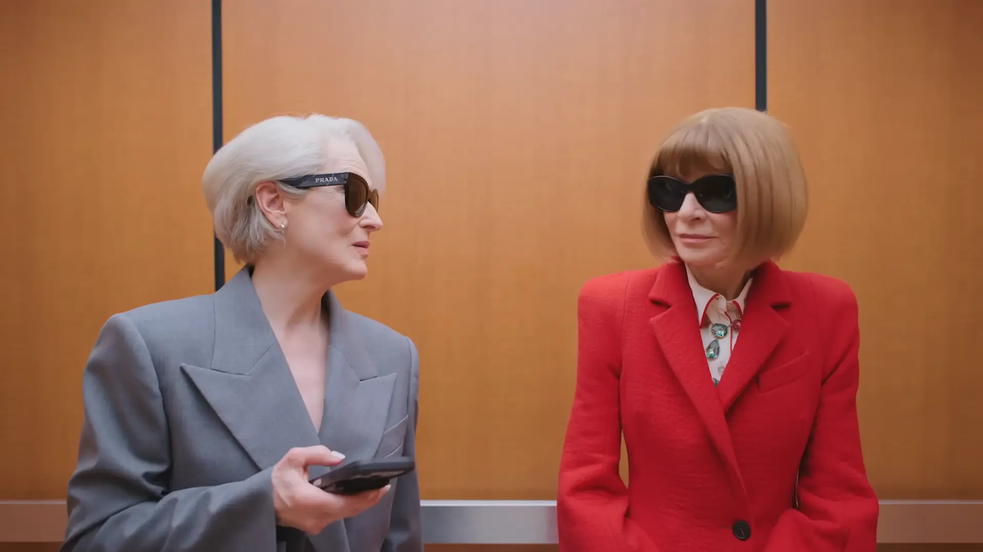 Vogueの企画でエレベーターでのアナ・ウィンターとミランダ・プリーストリーの偶然の出会い