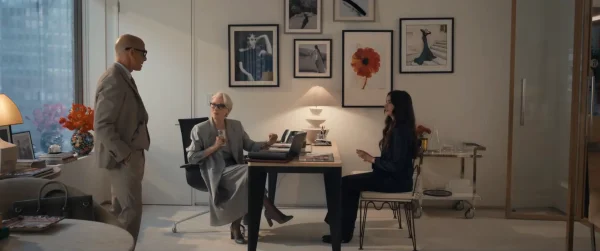 困惑した視線を送るミランダと、隣で困惑するナイジェル