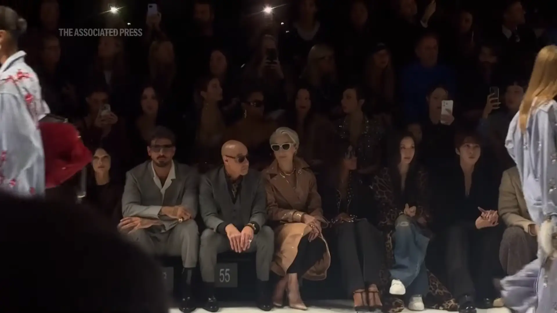 ドルチェ＆ガッバーナのショーの最前列に座るミランダとナイジェル