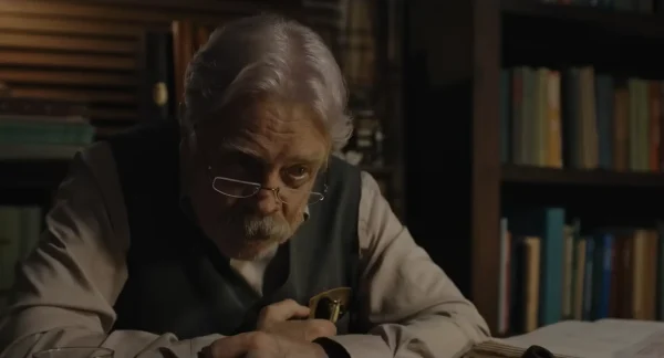 幼いチャック（ベンジャミン・パジャック）に「数学の美しさ」について語りかける祖父アルビー（マーク・ハミル）