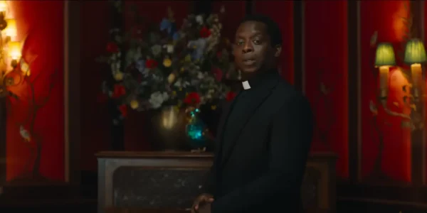 映画『ひつじ探偵団』に登場する偽善的な牧師ヒルコート