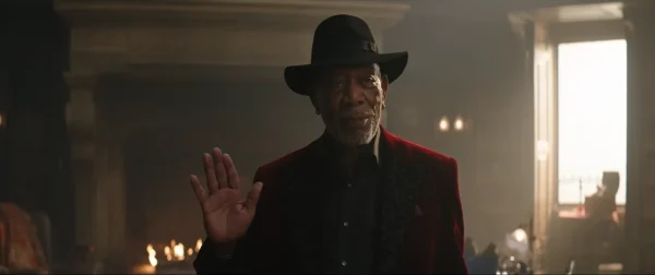 『ダイヤモンド・ミッション』で警察の急襲に巻き込まれるサディアス（モーガン・フリーマン）