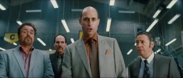 映画『キック・アス』でマフィアのボス、フランク・ダミーコを演じるマーク・ストロング