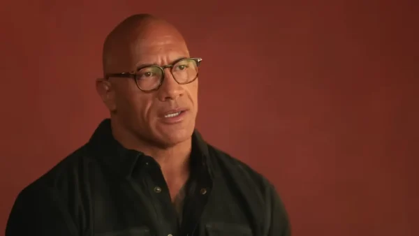 マーク・ケアーの本来の優しさについて語るドウェイン・ジョンソン