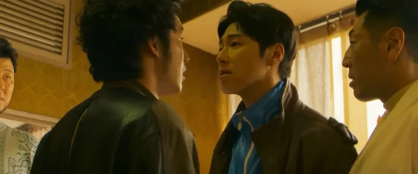 映画『TOKYO BURST-犯罪都市-』でバディを組む相葉四郎（水上恒司）とチェ・シウ（ユンホ）