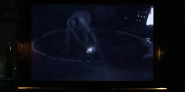 VHSテープに記録されたカルト儀式の映像
