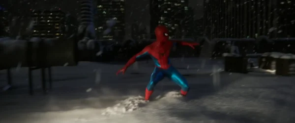 雪降るニューヨークを新しい手作りスーツでスイングするスパイダーマン