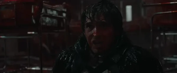 映画『バイオハザード』の主人公は、特殊部隊員やヒーローではなく、銃の扱いすらおぼつかないごく普通の一般人ブライアン